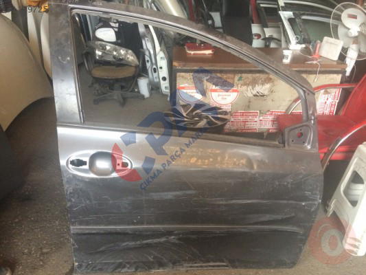 2011 model Toyota yaris çıkma ön sağ kapı