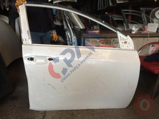 2014 2018 model Toyota corolla çıkma ön sağ kapı