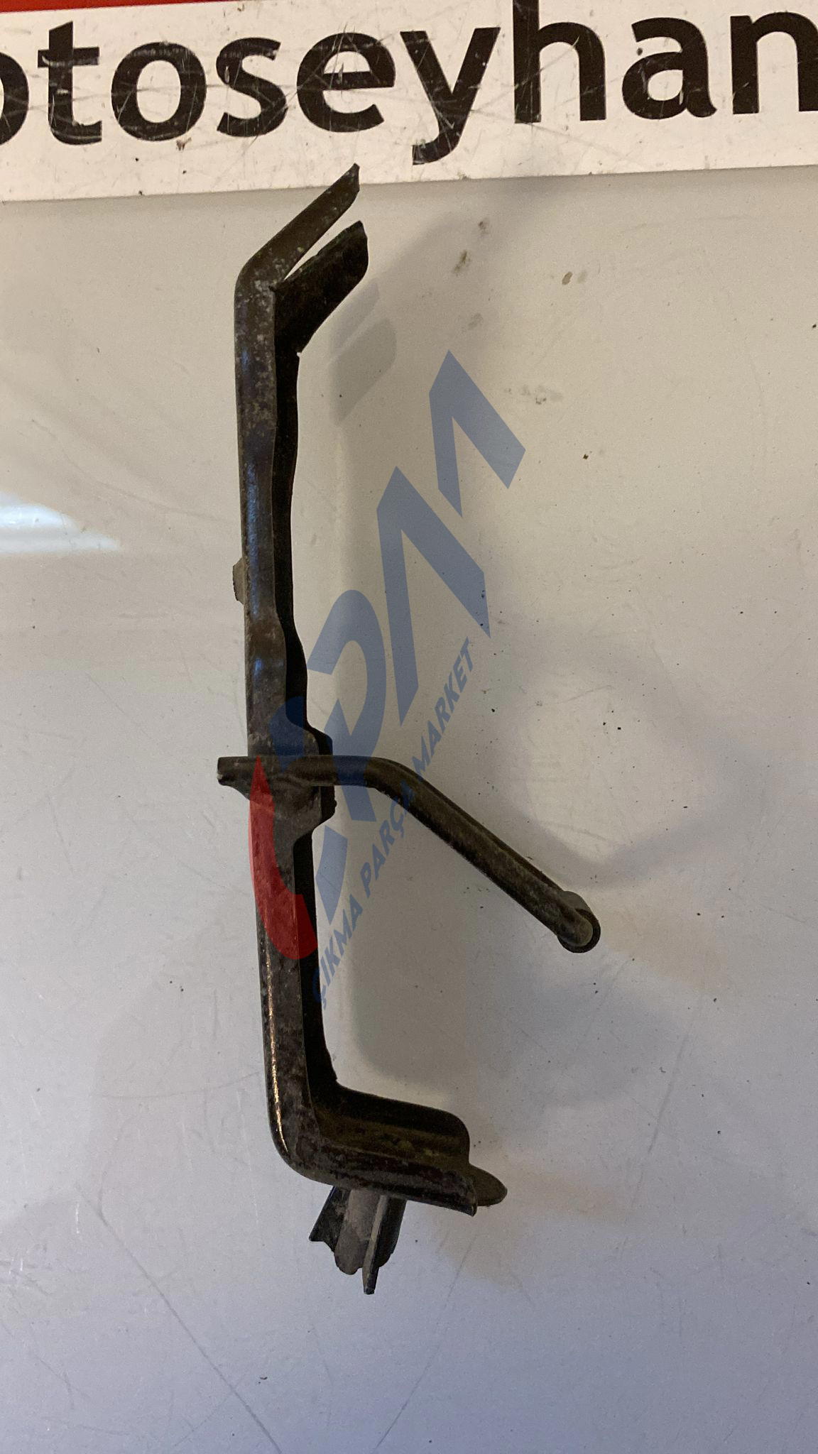 Toyota Carina 1998 arka koltuk kilit karşılığı