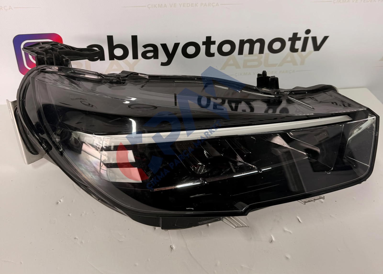 OPEL CORSA F KASA MAKYAJLI SAĞ ÖN FAR