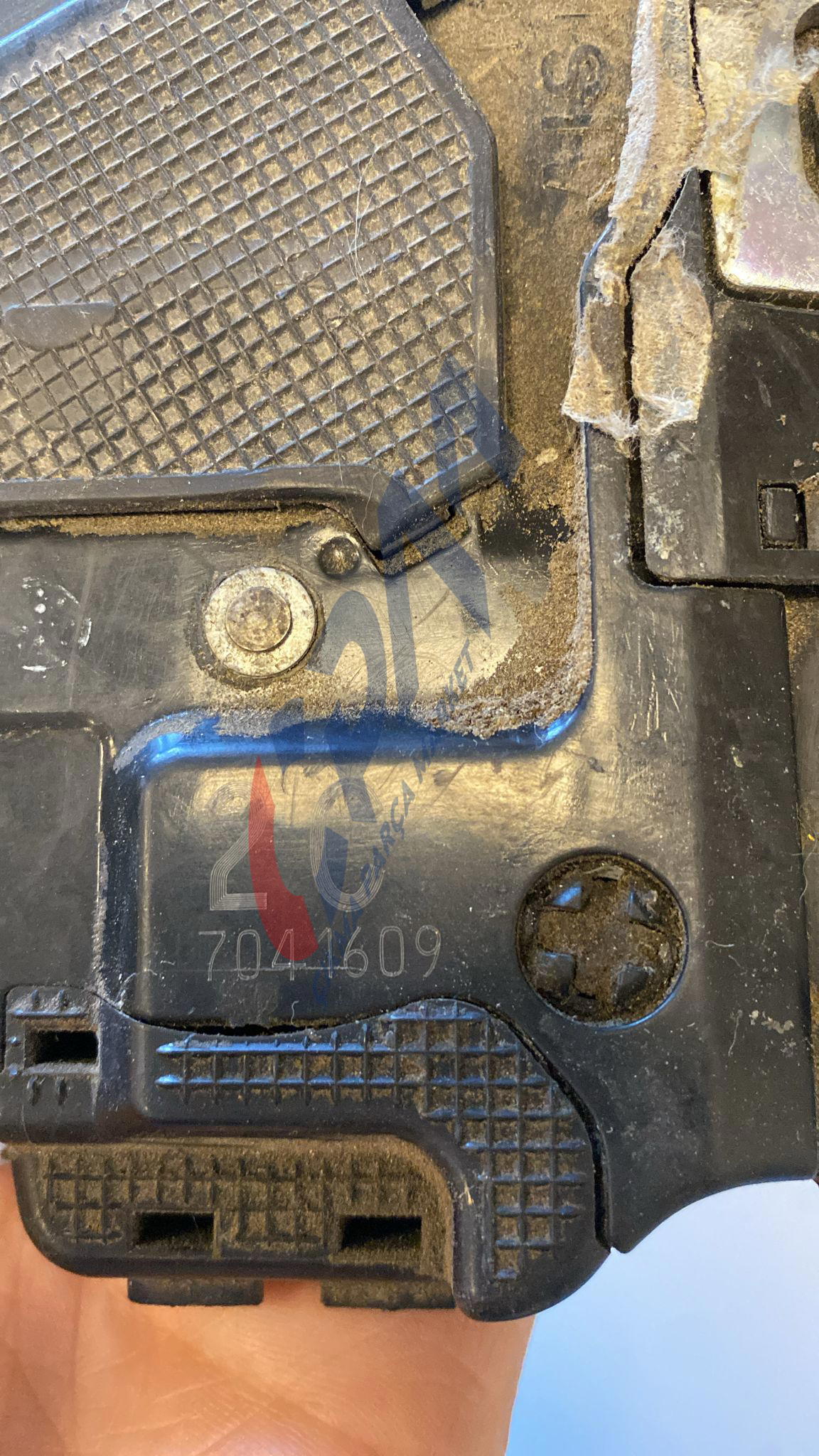 Toyota corolla 2008 sağ arka kapı kilidi