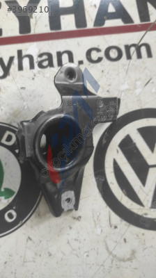 1K0861371B Golf 6 Orta konsol bağlantı braketi
