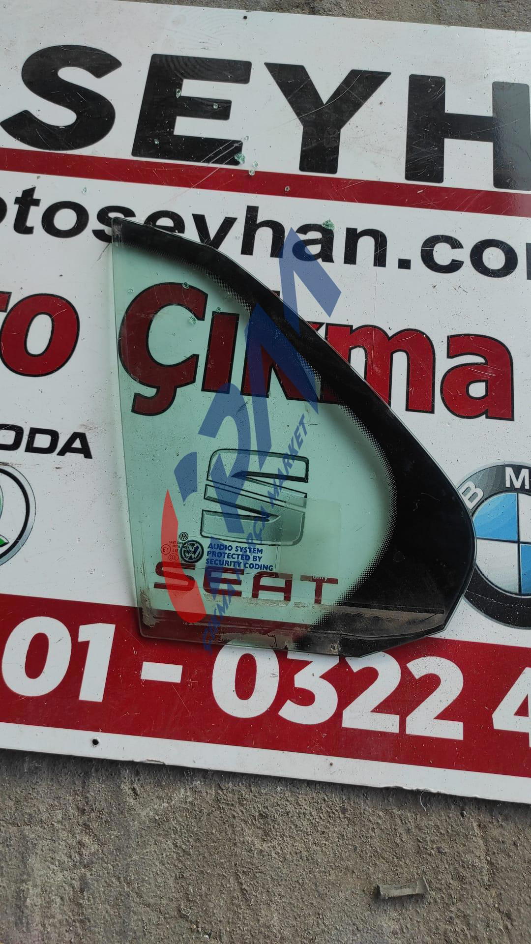 1K5839461 Volkswagen Jetta sol arka kapı kelebek camı
