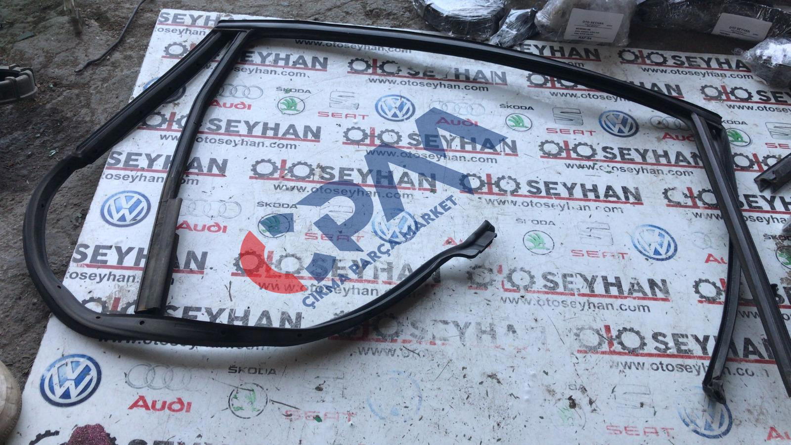 3B5839432 vw passat b5 sağ arka kapı cam çerçeve fitili 3B5839432