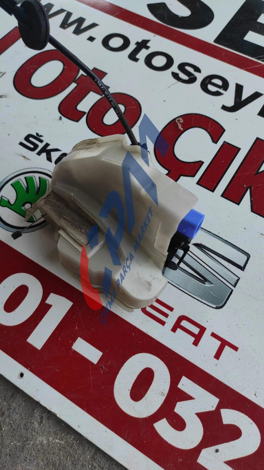 3D2837016J Volkswagen Jetta sağ ön kapı kilidi kirikosu