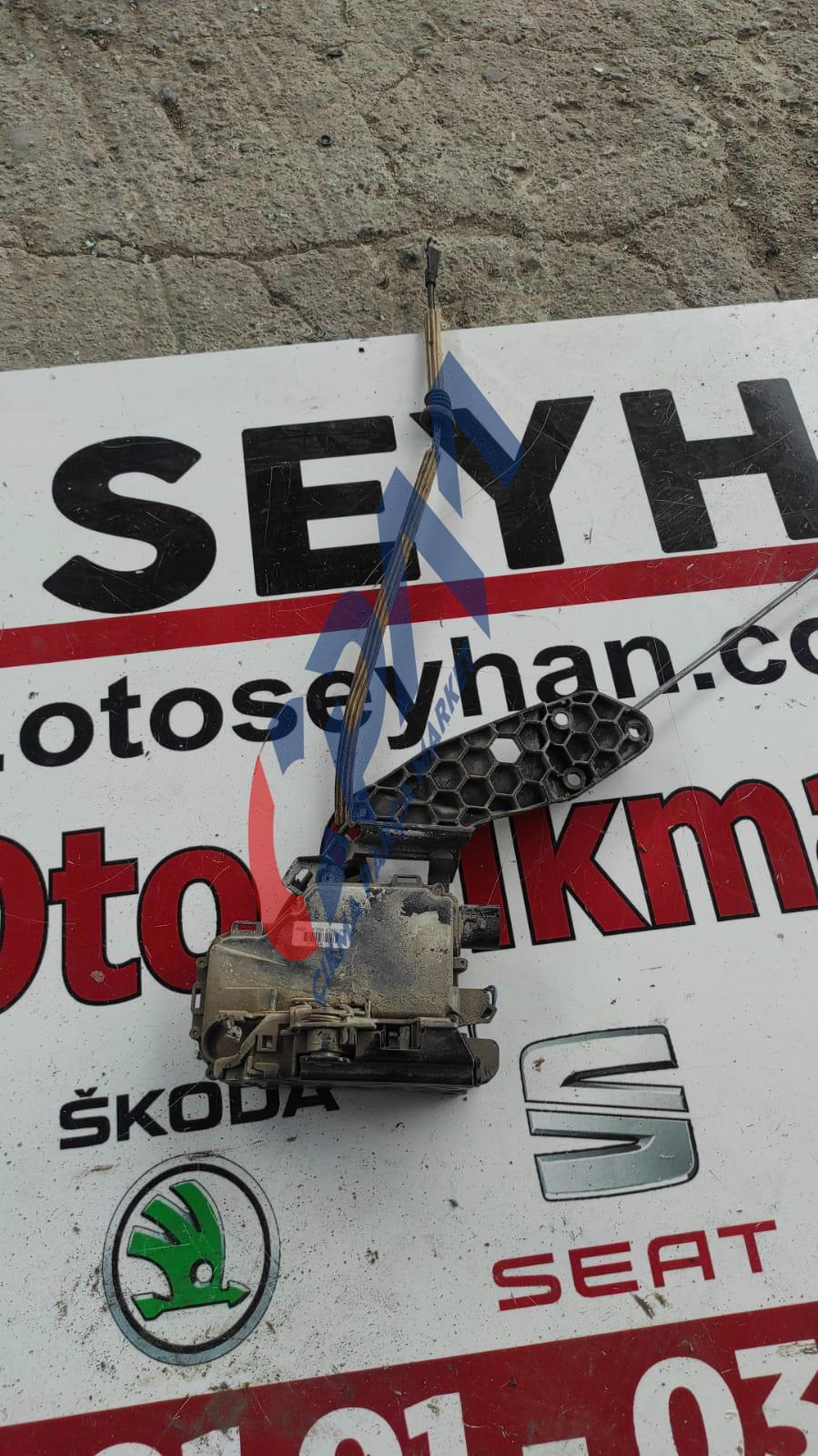Y3B4839016M Seat Leon 2000 2005 sağ arka kapı kilidi