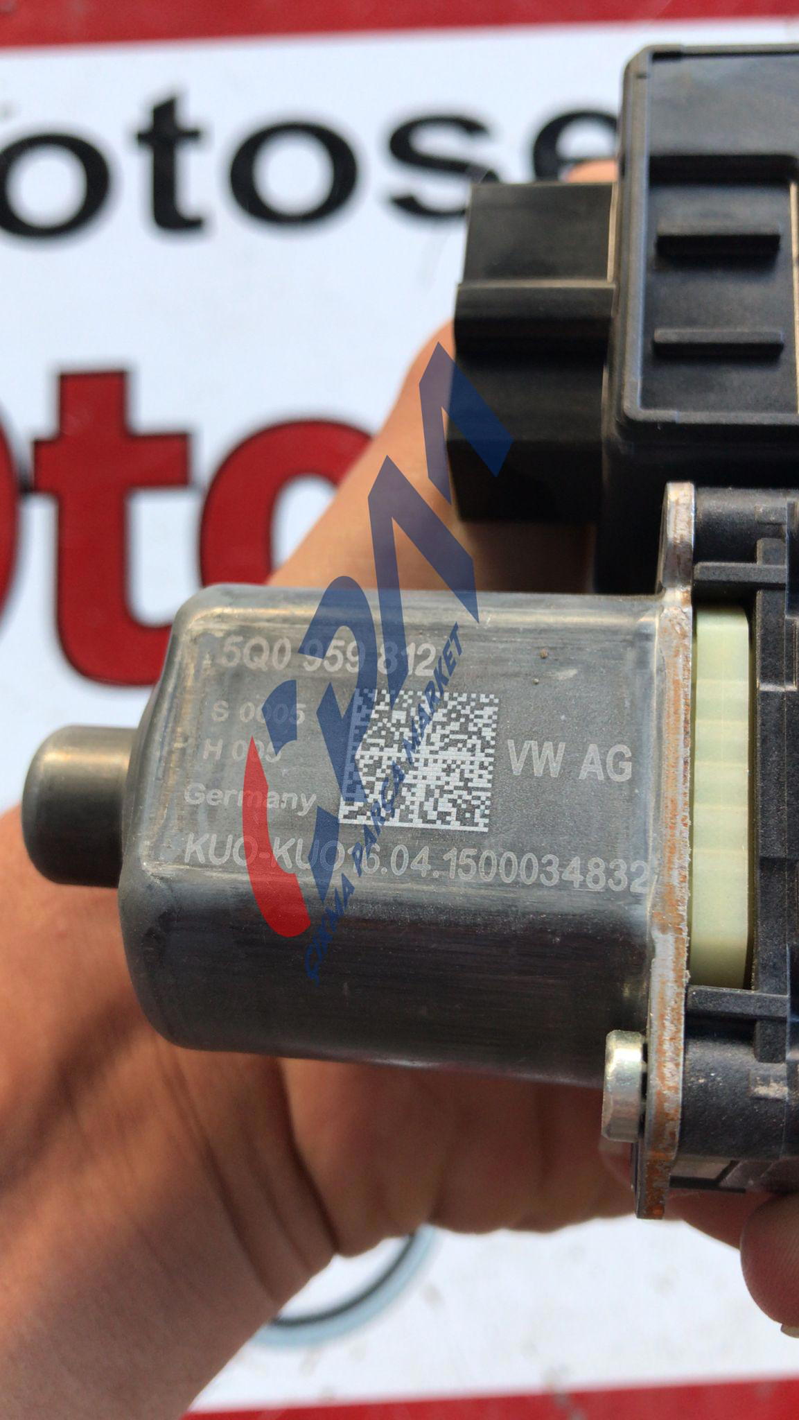 5Q0959812 Volkswagen Golf 7 sağ arka kapı cam motoru