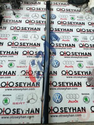 8P4853954A audi a3 sportback 2008 sağ ön kapı bandı çıtası üst