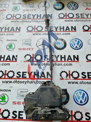 Y3B4839016A vw passat B5 sağ arka kapı kilidi