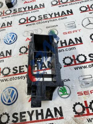 8P0937546A audi a3 2008 sağ ön koltuk fiş yuvası