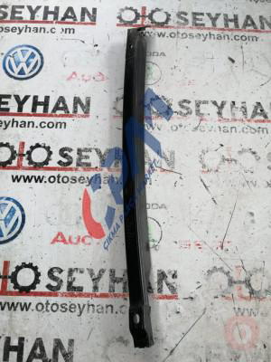 1P0839614 seat leon 2009 sağ arka kapı cam kızağı