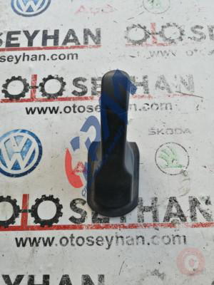 8P0886197A seat leon 2010 arka koltuk bağlantı demiri kaplaması