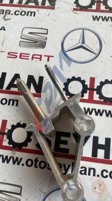 1K1857022D volkswagen jetta golf 2008 göğüs demiri bağlantı braketi sağ