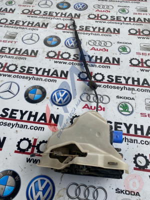 volkswagen jetta 2004 11 sağ arka kapı kilidi