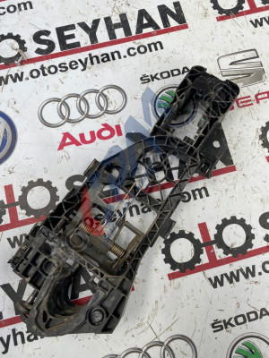 3C0837886J vw passat B6 B7 2005 14 sağ ön kapı kolu braketi