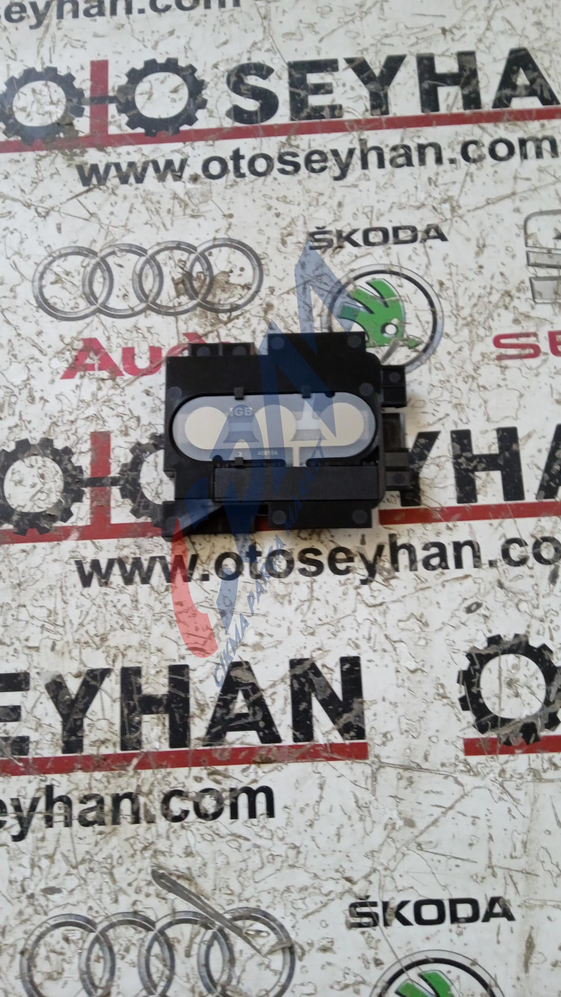 8Y0963554B Golf 8 2022 arka koltuk emniyet kemeri uyarı sensörü