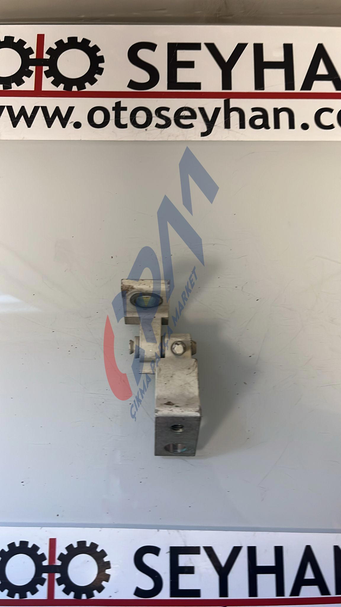 8K0831402F Seat Ibiza 2013 sağ ön arka kapı alt menteşesi