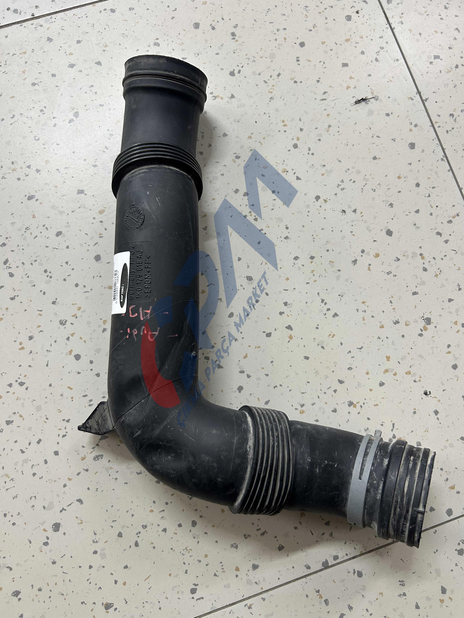 VOLKSWAGEN GOLF 5 HAVA FILTRE BORUSU 1K0129616AJ