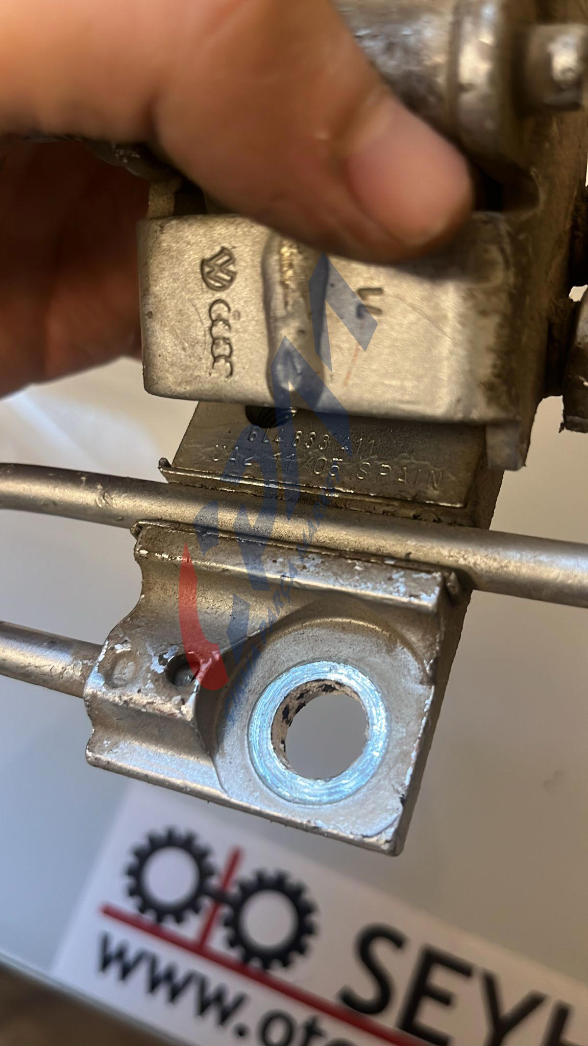 6L4833411 seat cordoba 2006 sol arka kapı alt menteşesi