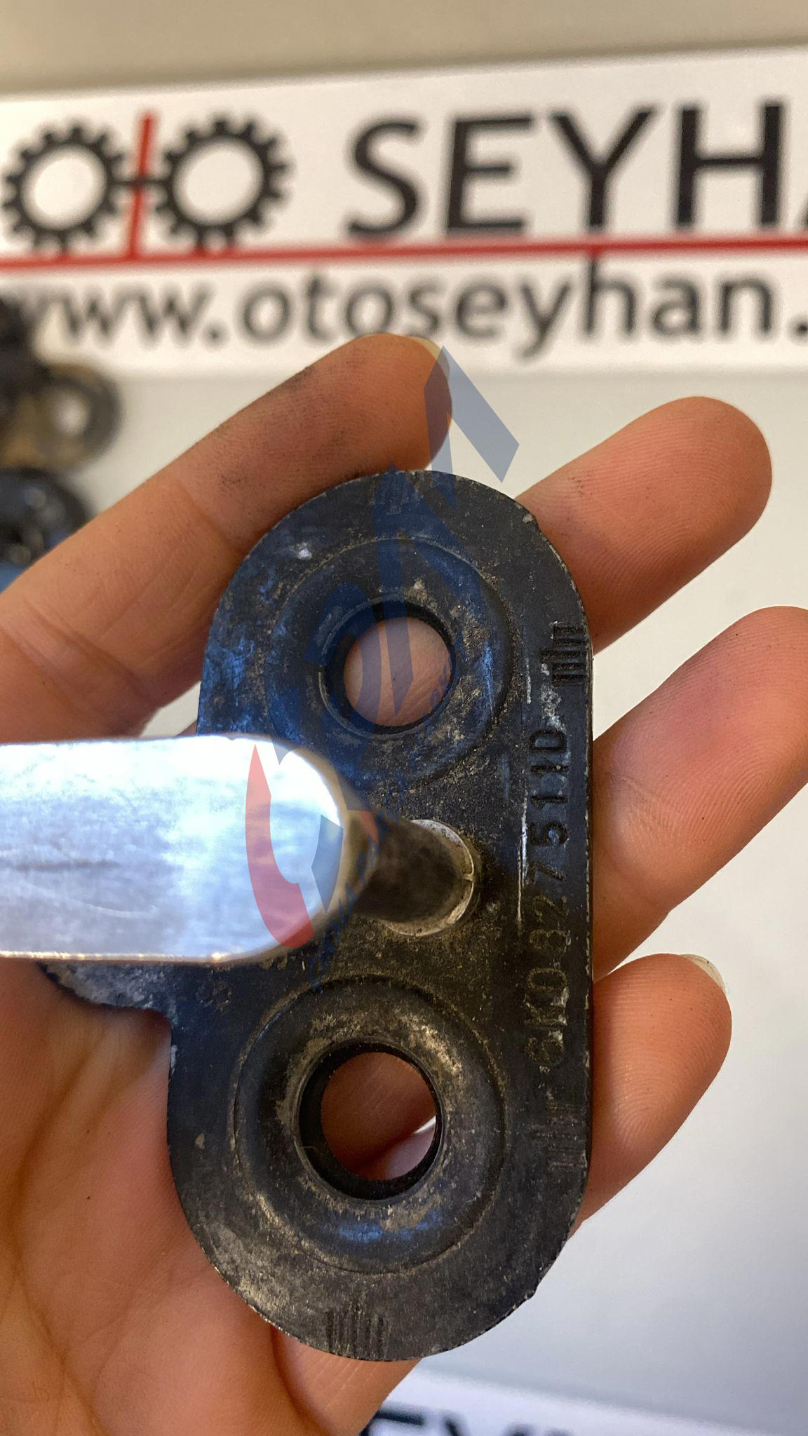 6K0827511D Seat Cordoba 2001 bagaj kilit karşılığı