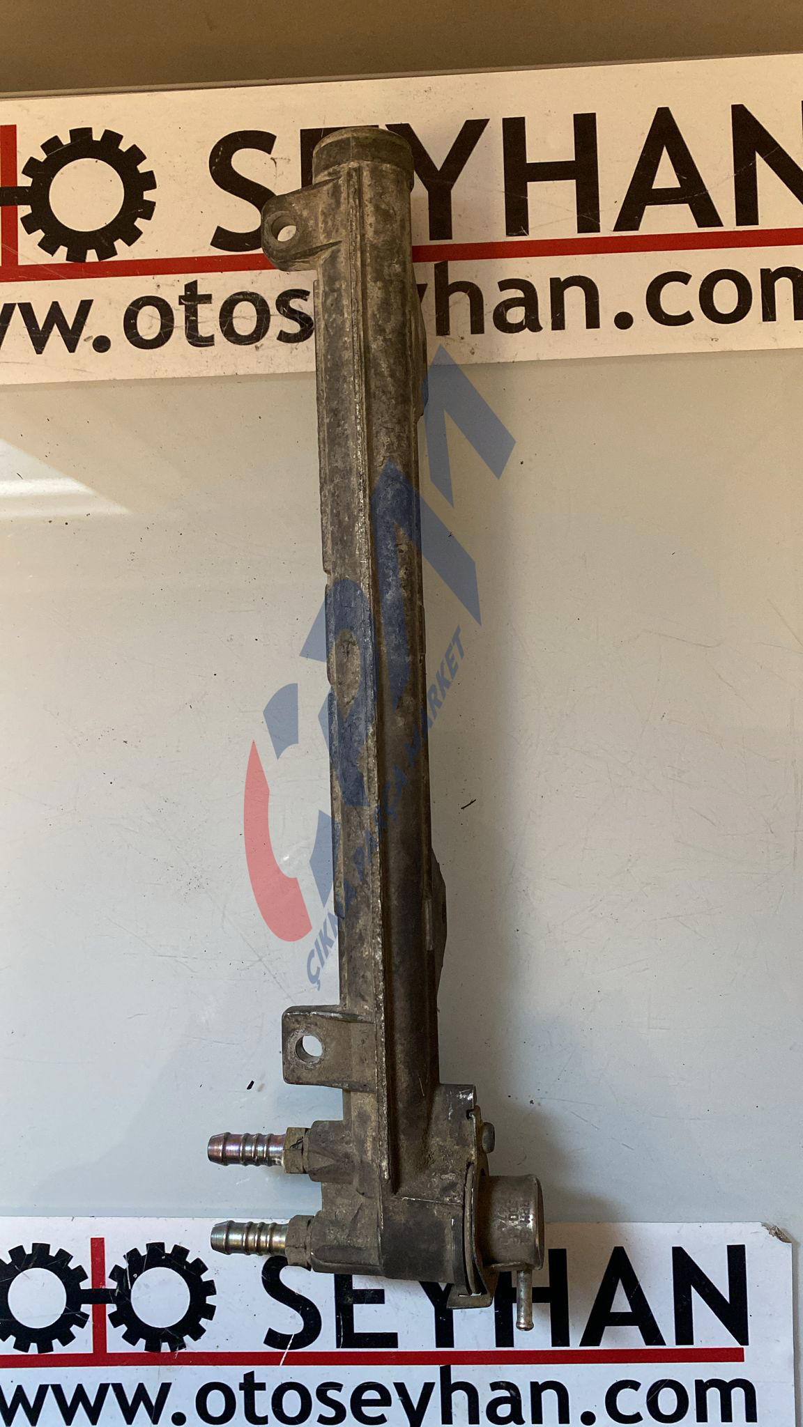 036133319 036133035A Volkswagen Bora 1.6 BCB enjektör kütüğü