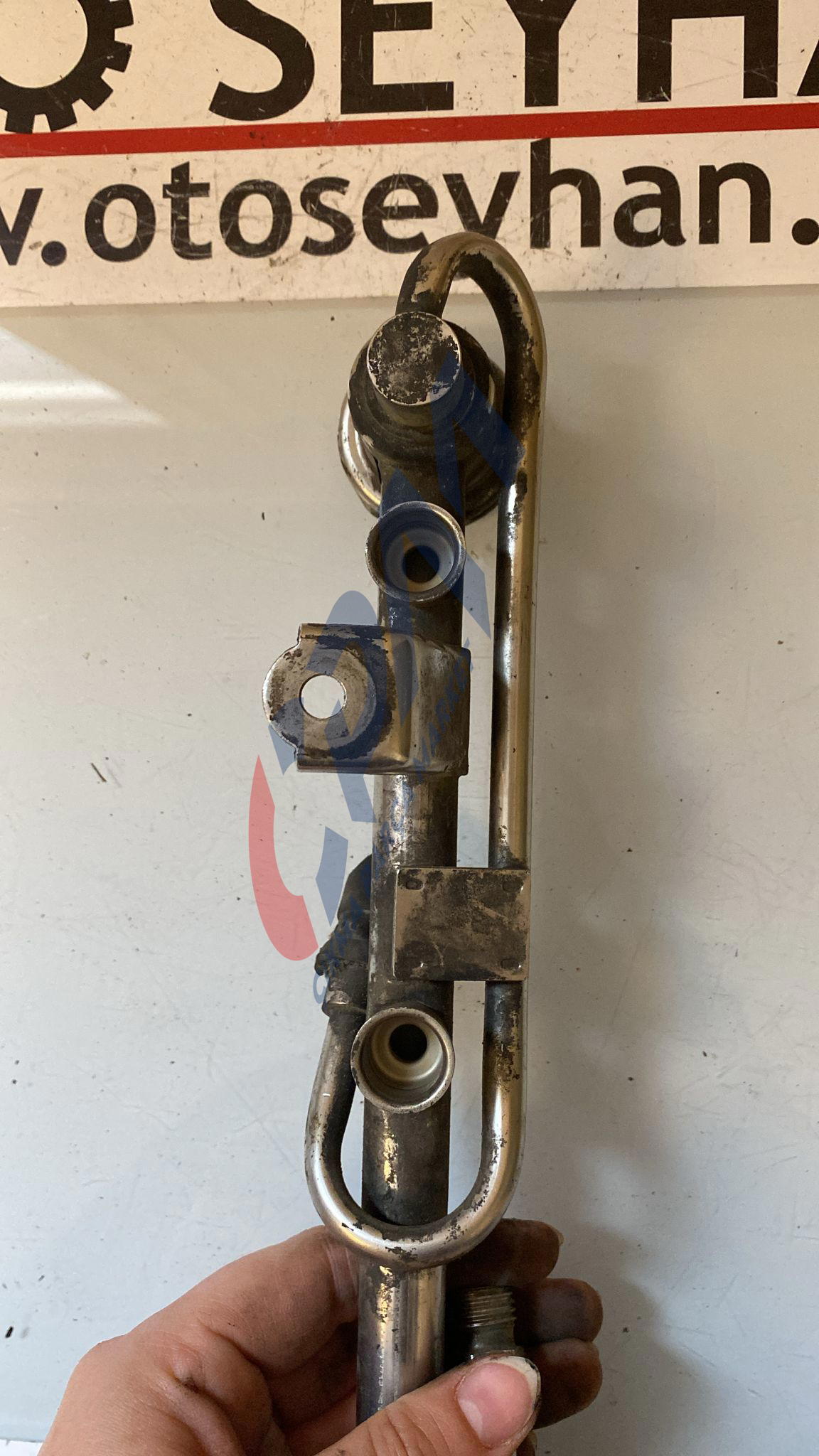 058133681B Volkswagen Passat B5 1.8 APT enjektör kütüğü