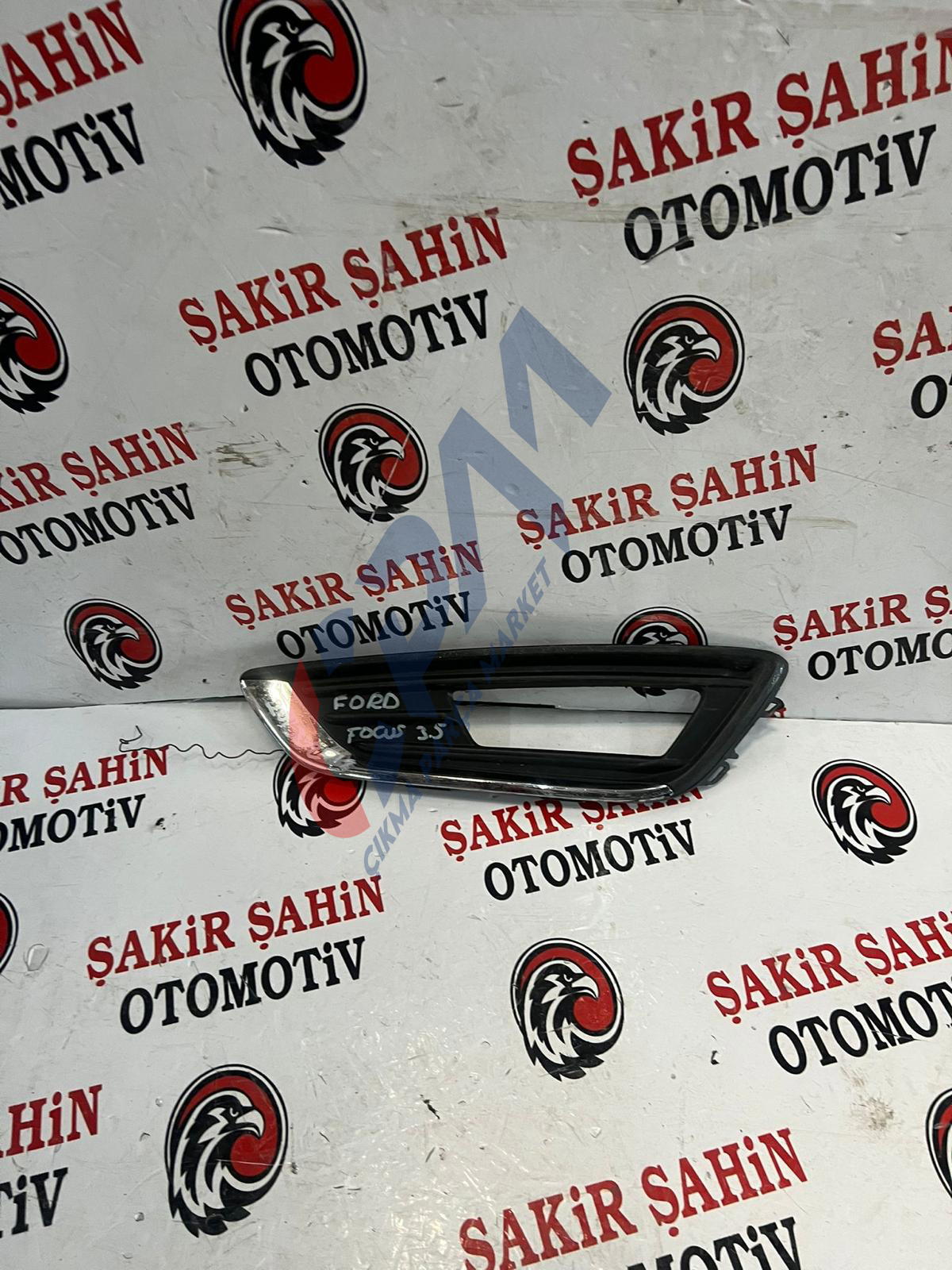 Ford Focus 3,5 Sis Farı Çerçevesi