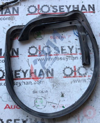 vw caddy sağ ön kapı alt toz lastiği