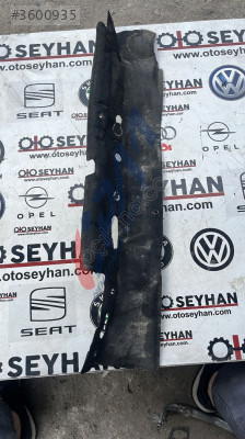 3G0863993F Volkswagen Passat b8.5 ön cam eleği sacı keçesi